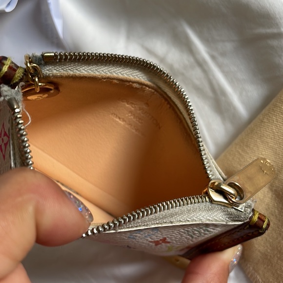 LOUIS VUITTON Key Pouch - Picture 5 of 9